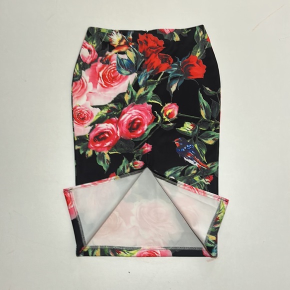 FLORAL TANGO MIDI SKIRT IN ROSES PRINT WITH BACK SLIT BACK ZIPPER - Picture 4 of 9